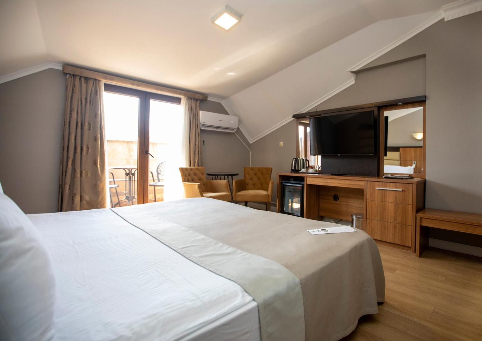 บัลเติร์ก โฮเต็ล อิซมิต Hotel โคจาเอลี ภายนอก รูปภาพ